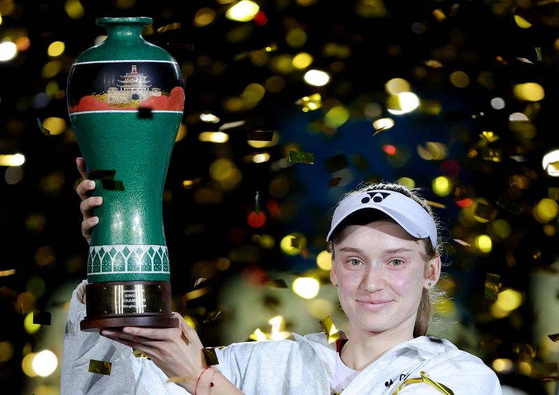 Tennis-Rybakina brushes aside Fernandez to retain Ningbo crown