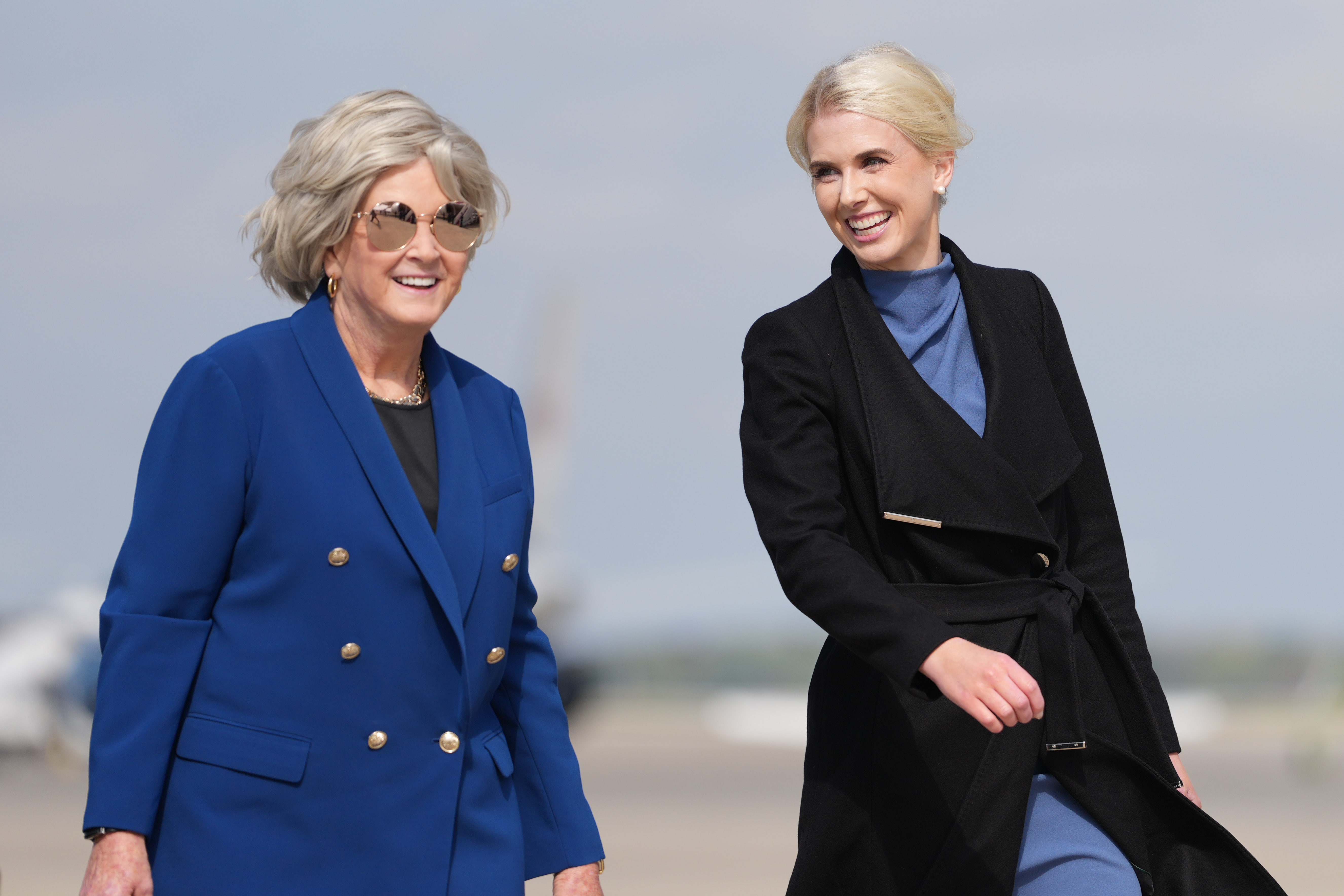Who's on Air Force One? Trump's midterms entourage includes strategists, aides and aging athletes