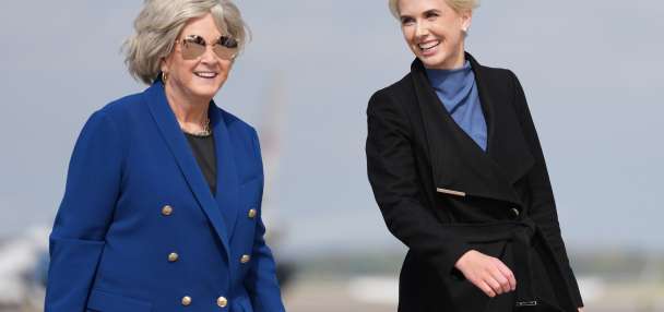 Who's on Air Force One? Trump's midterms entourage includes strategists, aides and aging athletes