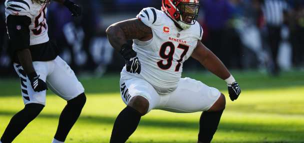Burrow throws 4 TD passes as Bengals storm past Jackson-less Ravens in 2nd half of 35-13 win
