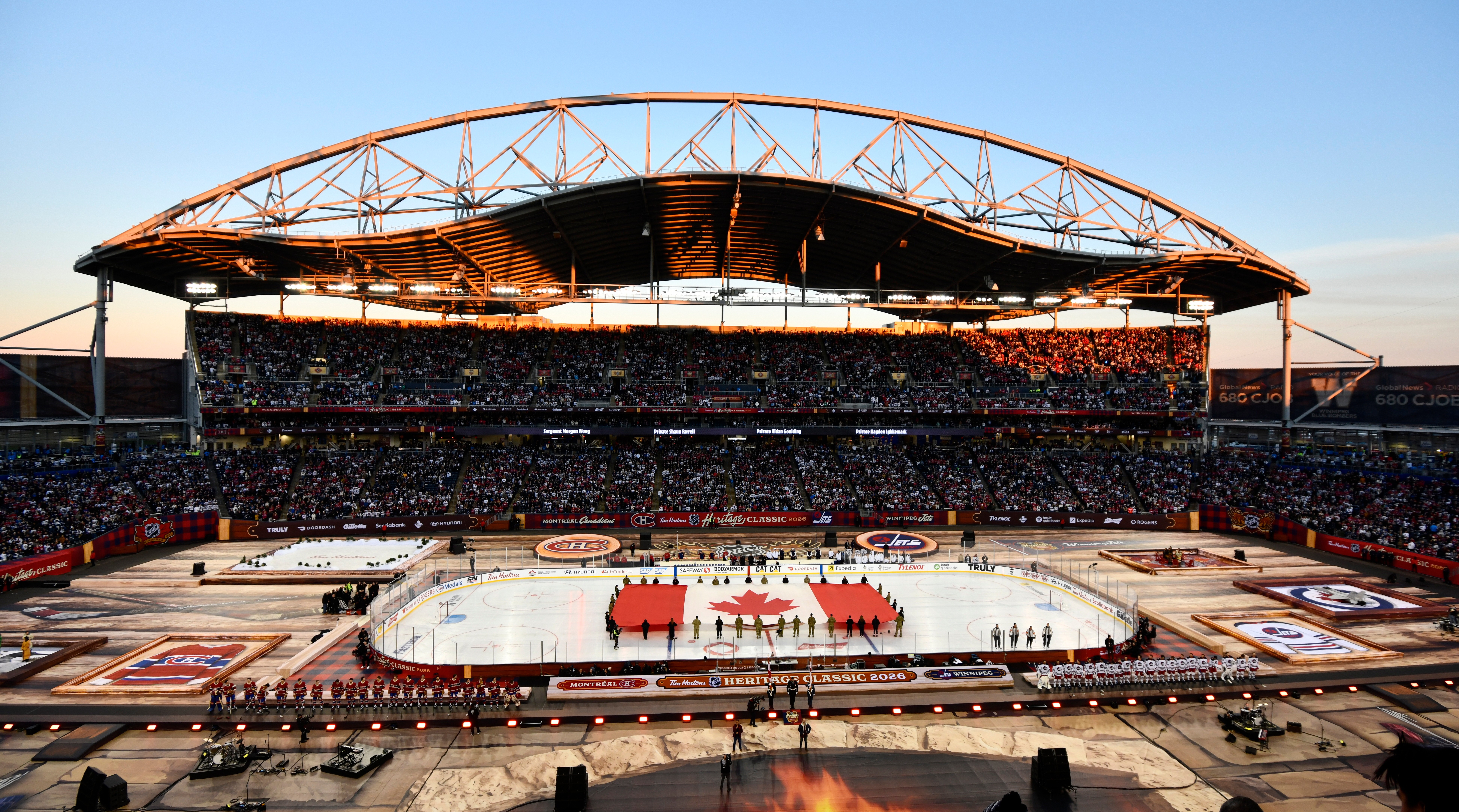 Canadiens hold off the Jets 2-1 outdoors in the NHL Heritage Classic