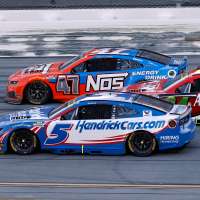 Chase leader Kyle Larson has easier path to 3rd NASCAR championship after surviving Talladega chaos