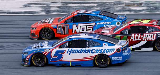 Chase leader Kyle Larson has easier path to 3rd NASCAR championship after surviving Talladega chaos