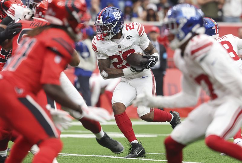 Giants won't alter trade deadline strategy with RB Tyrone Tracy Jr. on IR