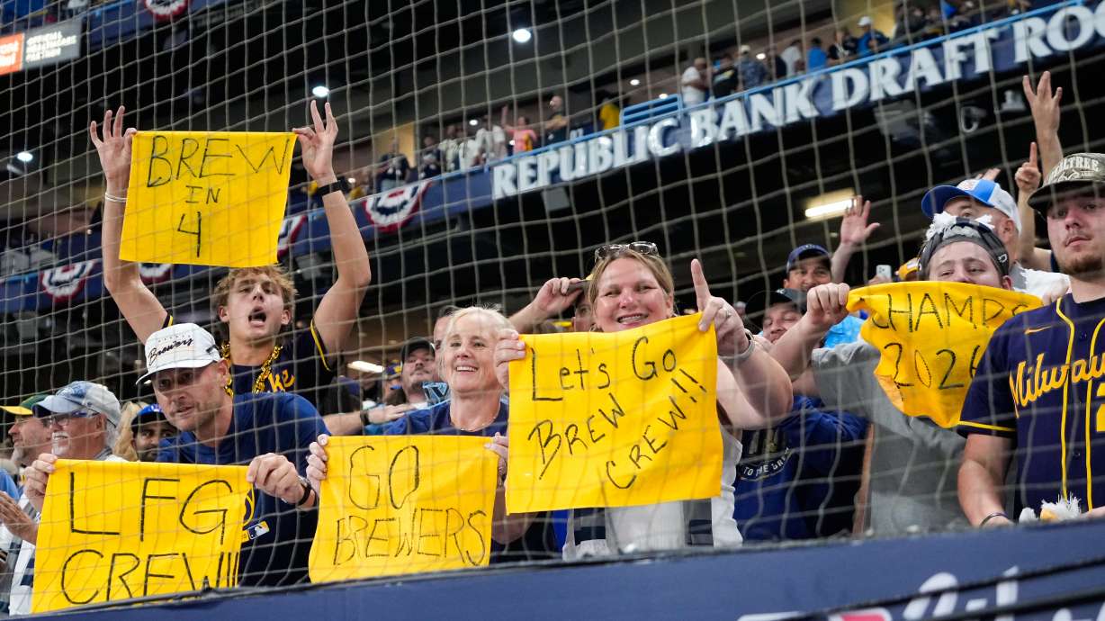 Milwaukee Brewers fans cheer after Game 3 of baseball's World Series, Monday, Oct. 26, 2026, in St. Petersburg, Fla., between the Milwaukee Brewers and the Tampa Bay Rays.