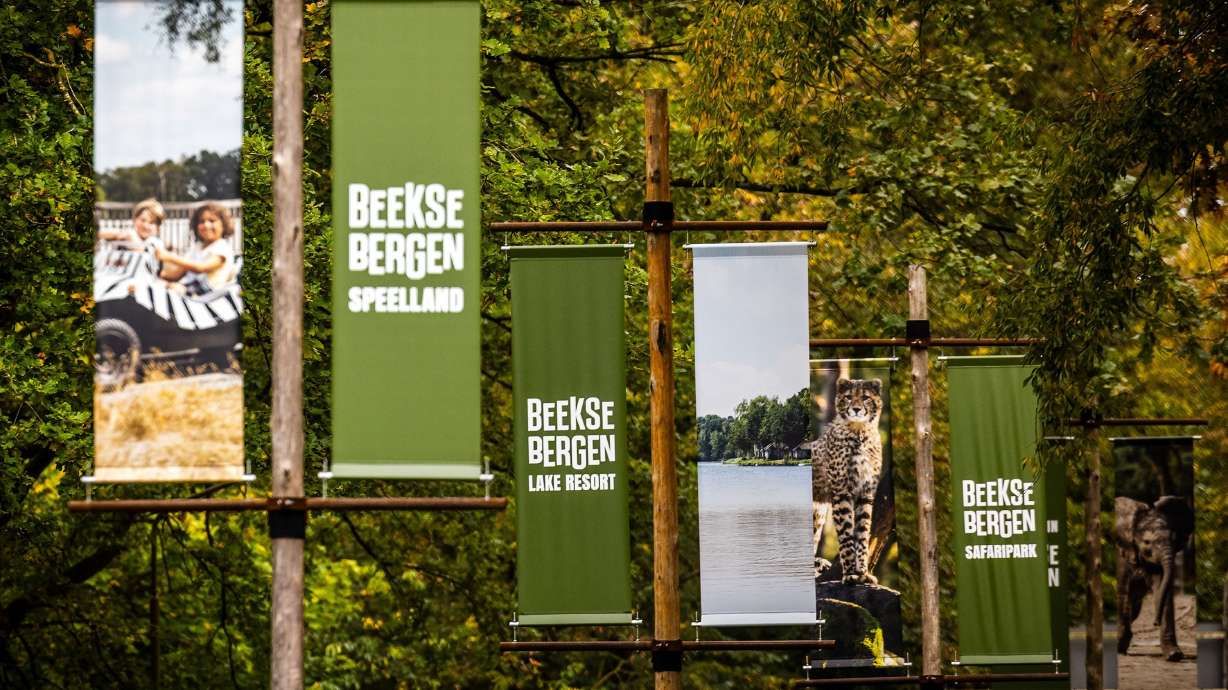A zookeeper has died after being attacked by a big cat at Beekse Bergen safari park in the Netherlands.