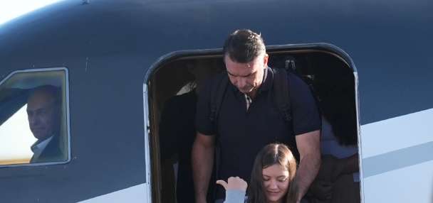 Defeated presidential candidate Flávio Bolsonaro and his family land in Miami after fleeing Brazil