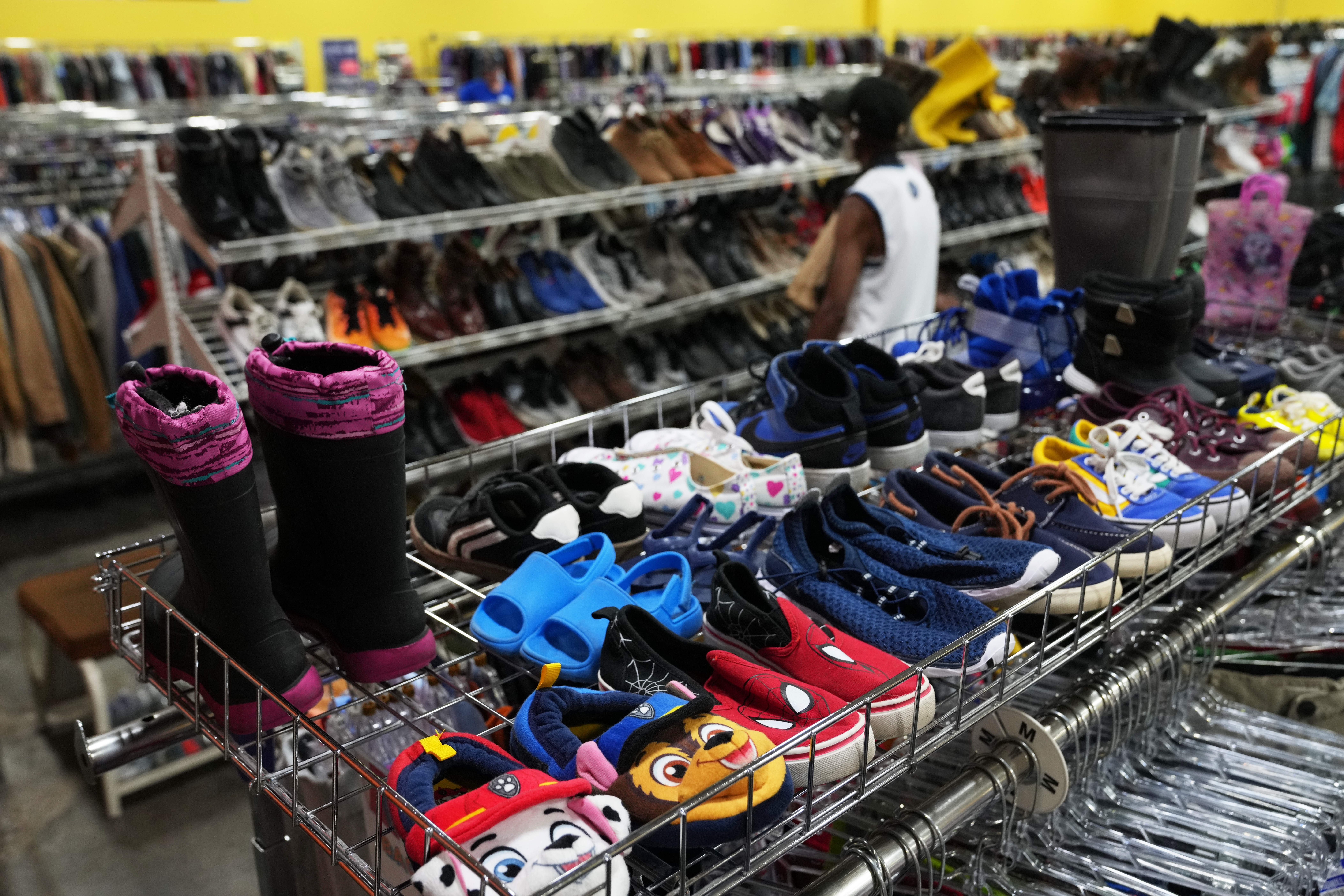 Inflation heats up again, data shows, days before midterm elections