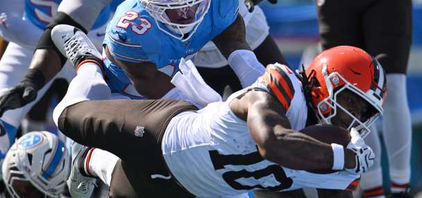 Chicago Bears acquire DT Jeffery Simmons in pricey trade with the Tennessee Titans