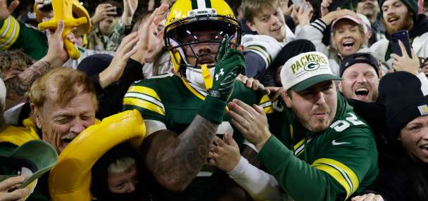 Love throws 3 TD passes as the Packers beat the Panthers 27-19