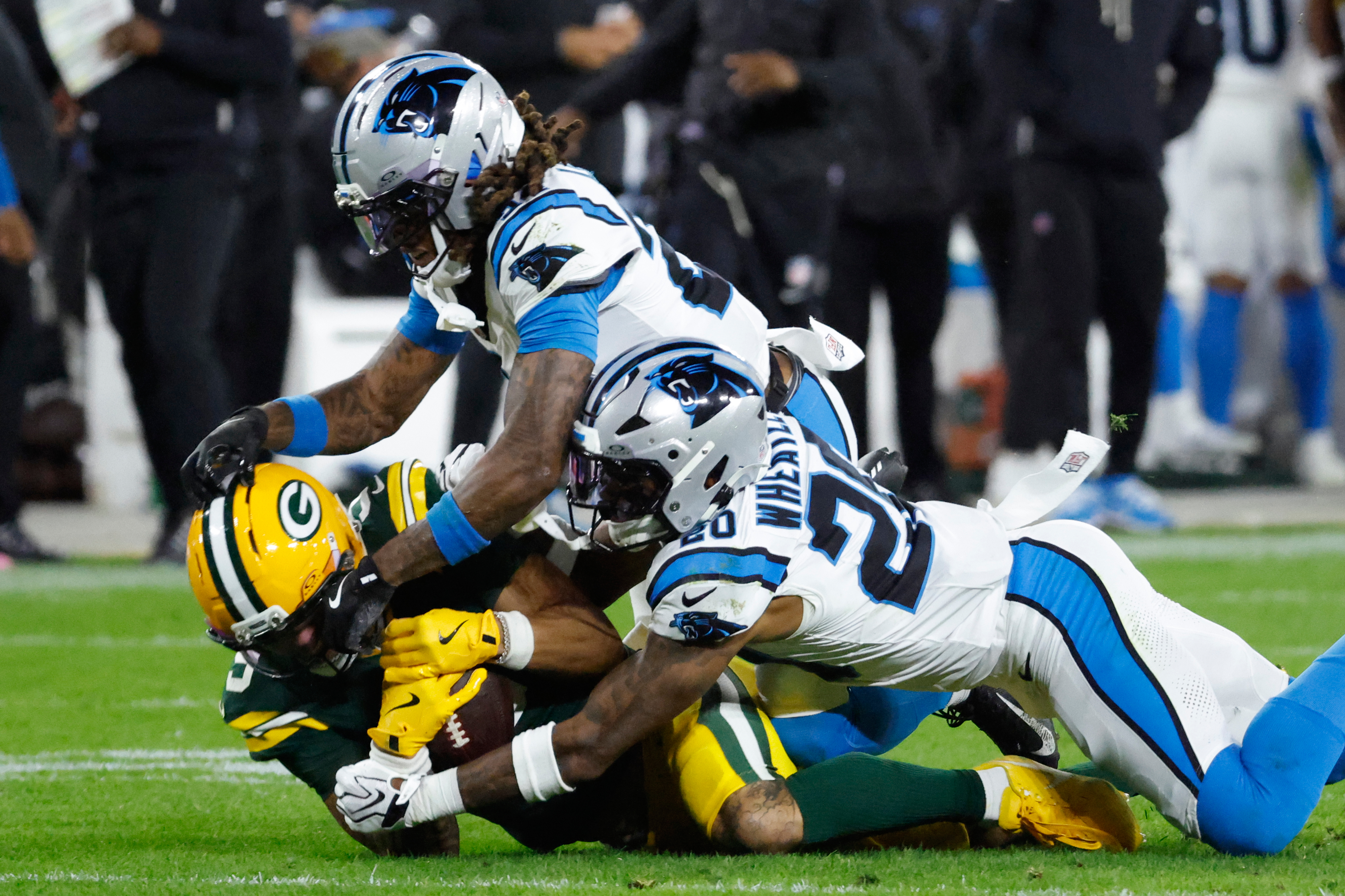 Packers' Watson goes to hospital with chest injury in 2nd quarter. Then he returns to the game.
