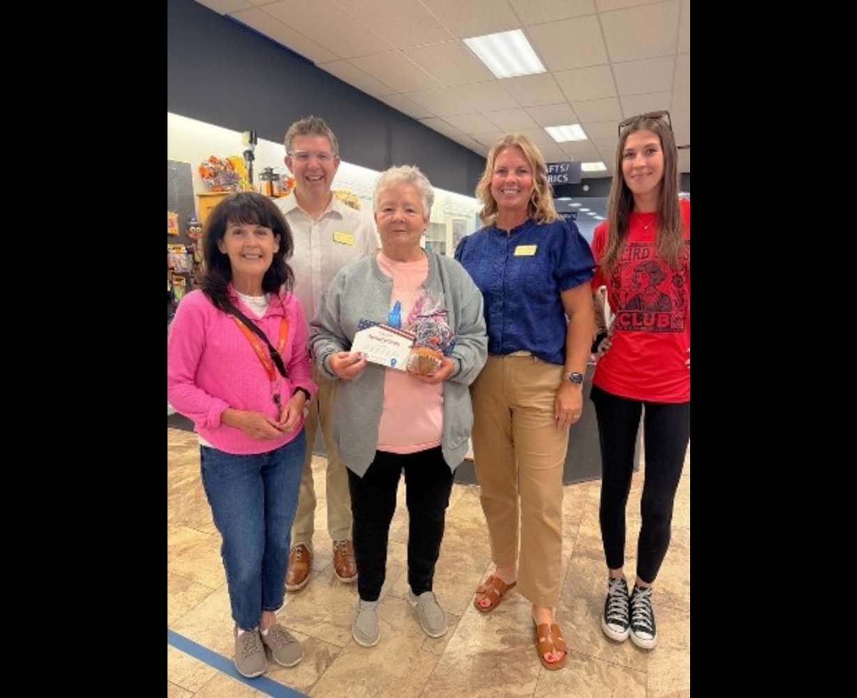 From left to right, Nancy Stallings, Cameron Thorpe, Betty Shubert, Annalese Thorpe and Darian Petersen pose with Shubert's Heart of Service award in October.