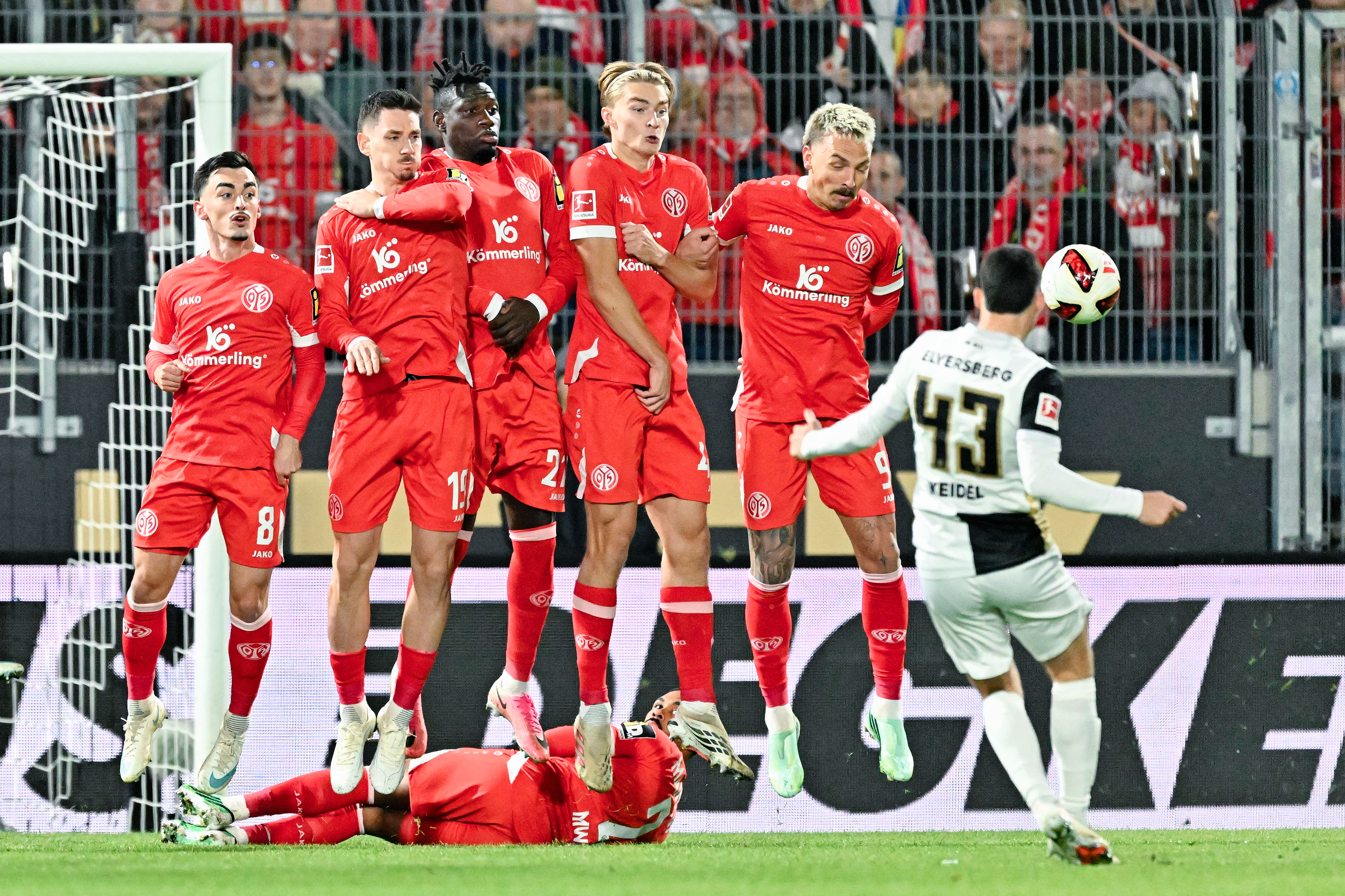 Hakimi's hat trick leads PSG's rout over Le Havre. Elversberg continues strong run in Bundesliga