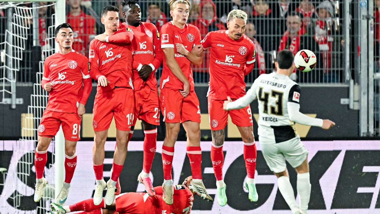 Elversberg's Felix Keidel (43) scores a goal with a free kick during a Bundesliga soccer match between SV Elversberg vs. FSV Mainz 05, Friday, Oct. 30, 2026, in Elversberg, Germany.