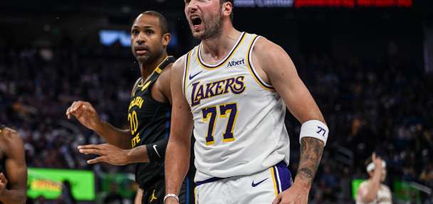 Stephen Curry scores 31 points and outduels Luka Doncic as Warriors come back to beat Lakers 112-95