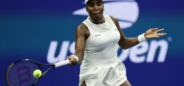 Venus Williams loses her doubles match at Guangzhou on the WTA Tour