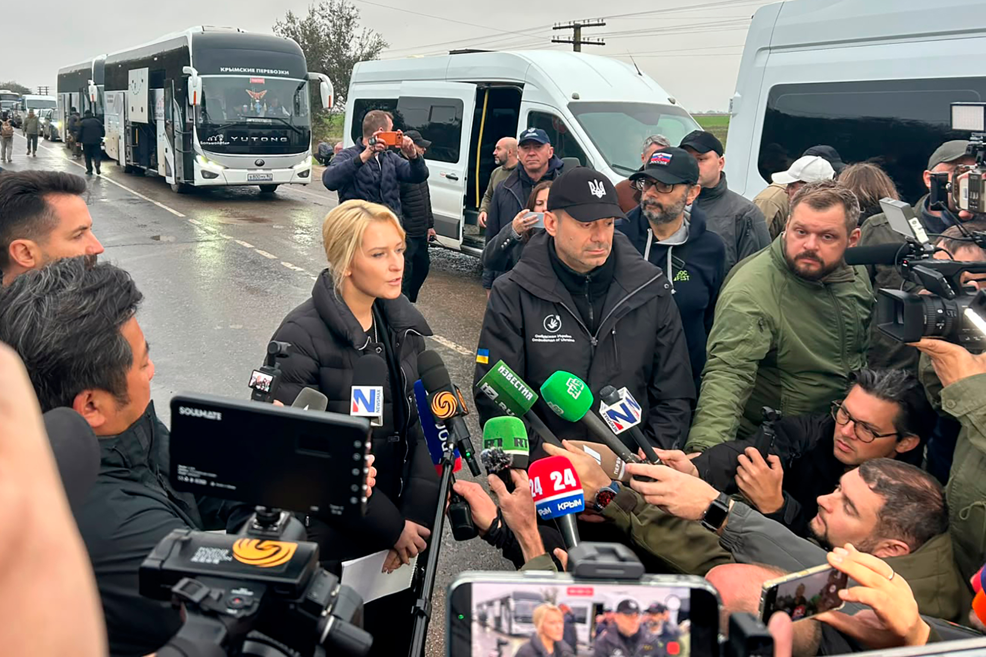 Residents evacuated from Russian-occupied Oleshky reach Ukraine after localized ceasefire