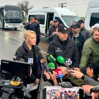Residents evacuated from Russian-occupied Oleshky reach Ukraine after localized ceasefire