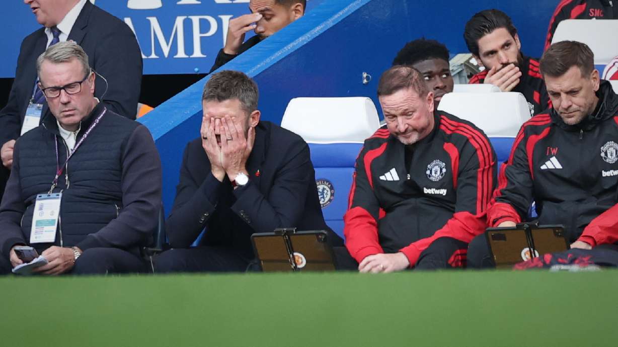 Manchester United's head coach Michael Carrick, centre left, reacts during the English Premier League soccer match between Chelsea and Manchester United in London, Saturday, Oct. 31, 2026.