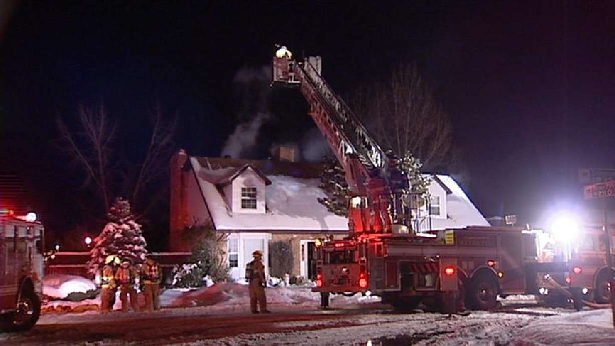 Family escapes house fire in Sandy