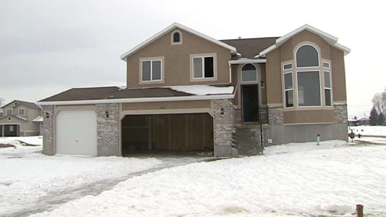 Investigators suspect arson at Magna home