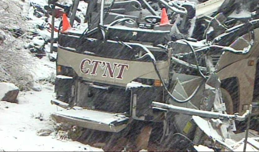 Crash victims in AZ sue bus manufacturer