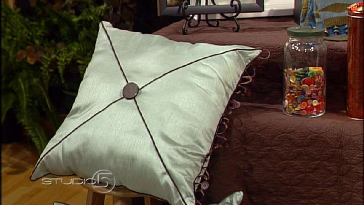 Buttons can help create new decorative accessories