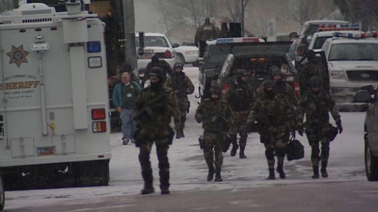 Barricaded man coaxed out by mother