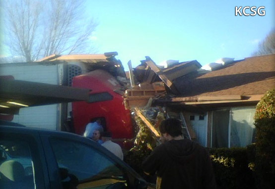 Tractor-trailer crashes into apartment, killing driver