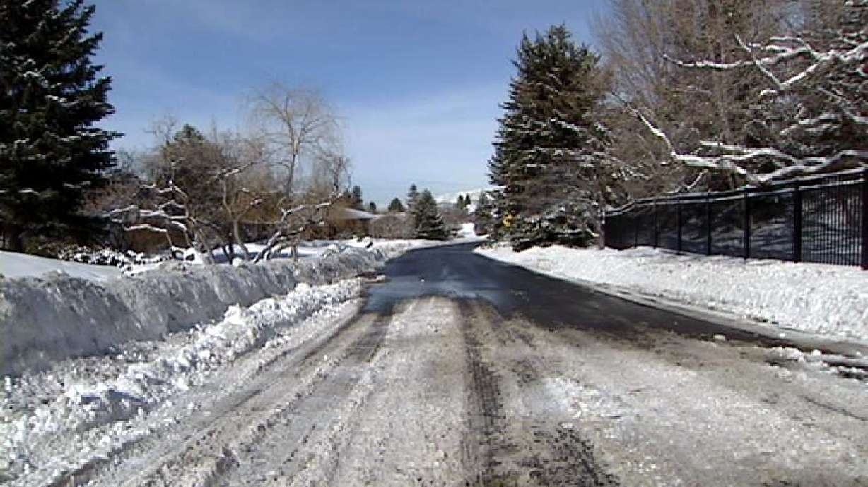 Crews ask residents to stop pushing snow into the road