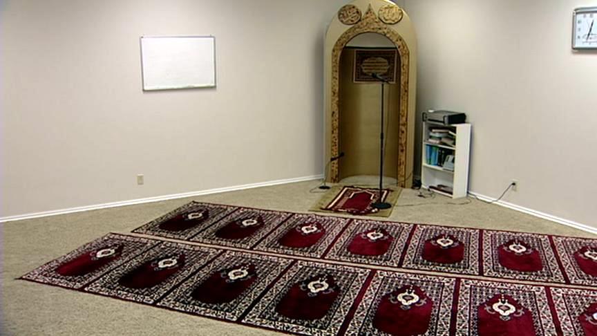 Is it illegal to pray on public property?