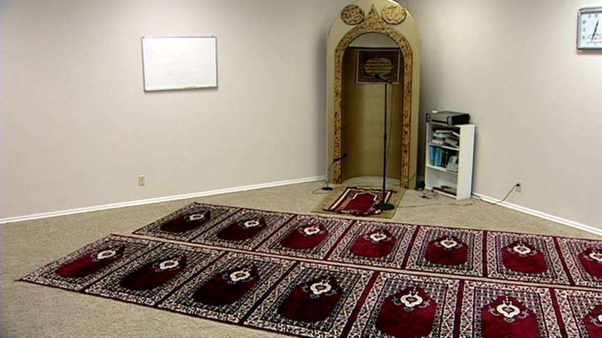 Is it illegal to pray on public property?