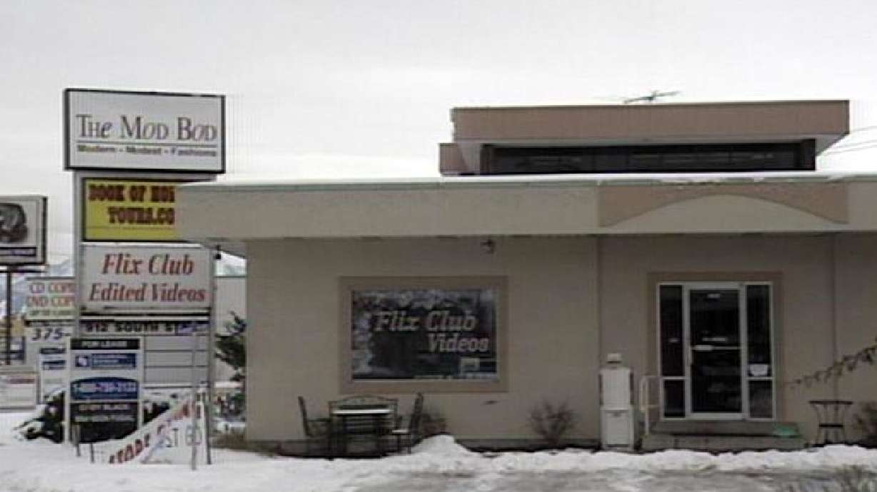 Clean Flicks suing owner of Flix Club