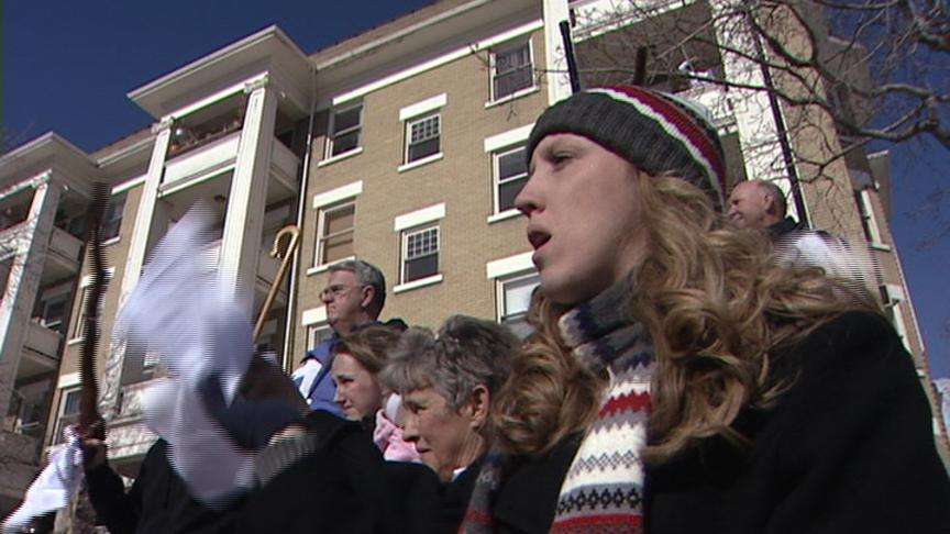 Utahns pay tribute to President Hinckley with canes