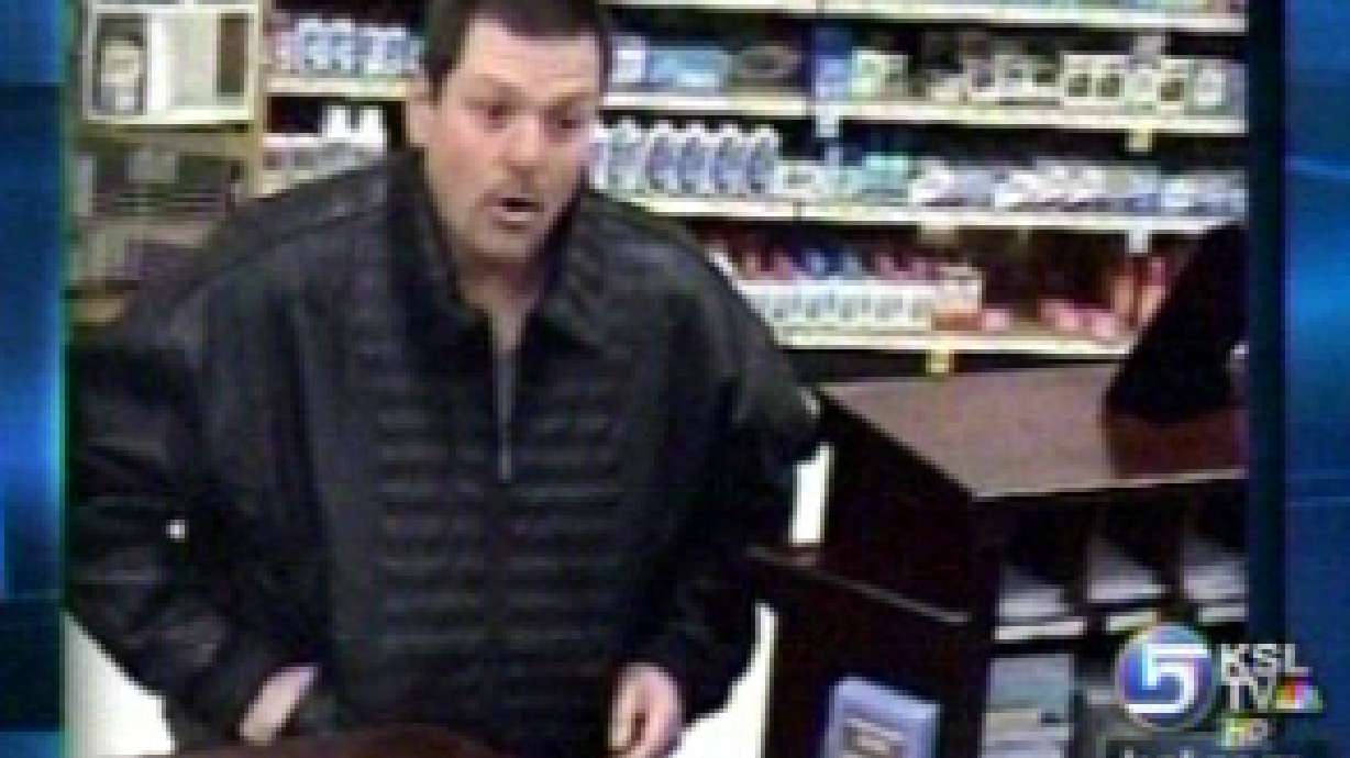 Man robs bank in grocery store