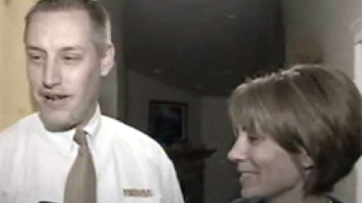 Two Couples Get "High Five" for Helping Neighbor