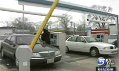 Warmer weather brings crowds to car wash