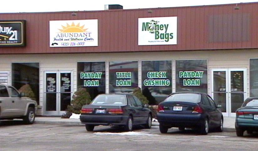 Robbery and kidnapping suspect shot by deputy