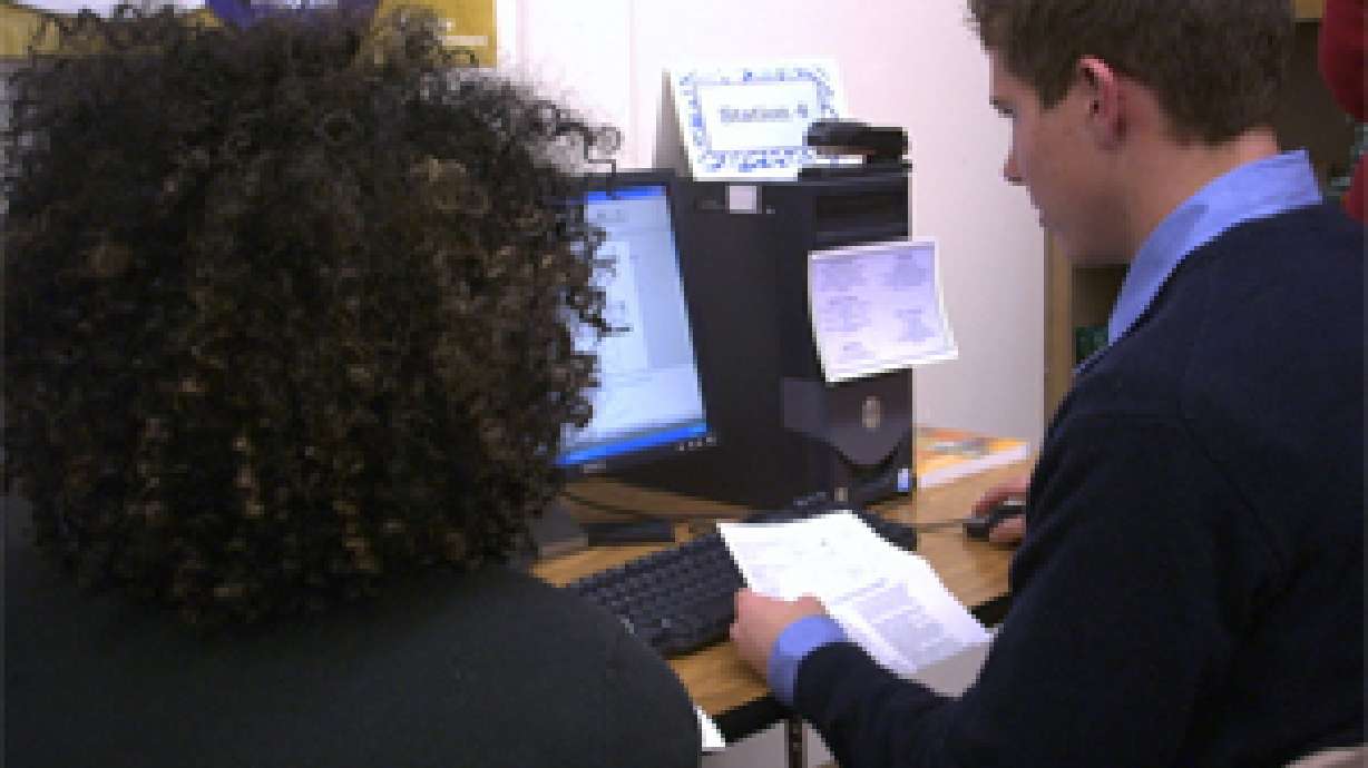 Teens help taxpayers file returns