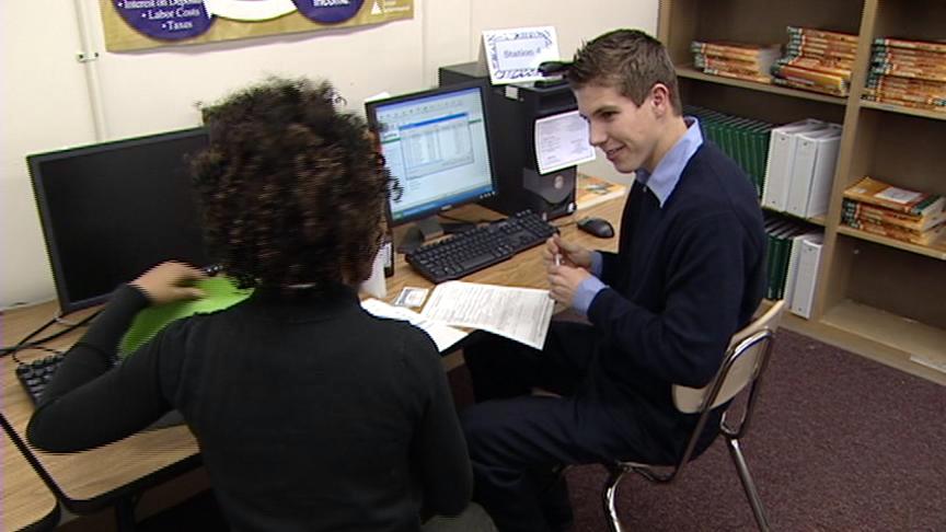 Teens help taxpayers file returns