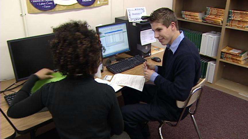 Teens help taxpayers file returns