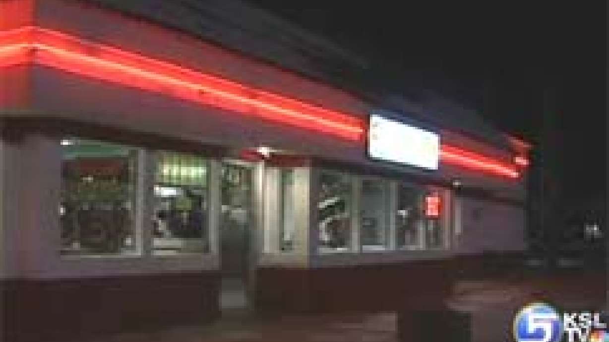 Police look for restaurant robbers