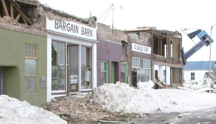 Crews calculate structural damage in Wells