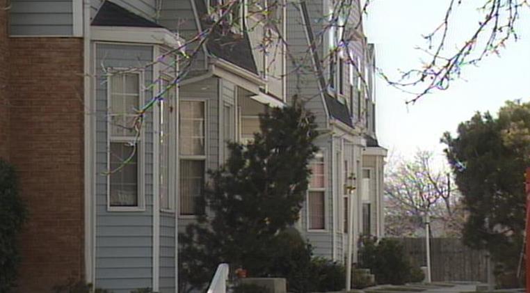 Police searching for apartment burglar
