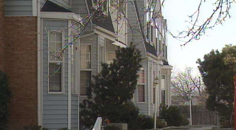 Police searching for apartment burglar