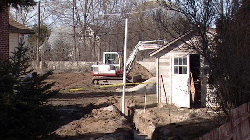 Woman says gas leak prevents sale of her home