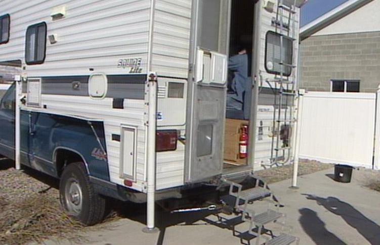 Riverton neighborhood quiets down as FBI investigation ends