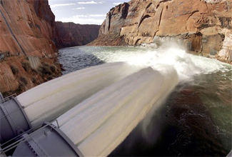 Man-made canyon flood creates new sandbars used by beavers, sheep