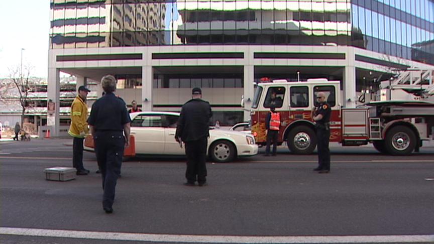 Driver hits 2 pedestrians in a crosswalk