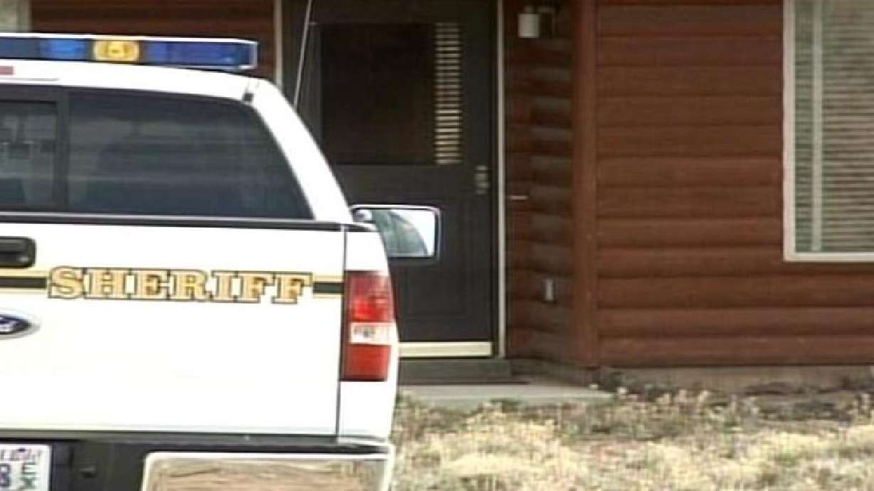 Deputies find murder-suicide after suspected killer phones in